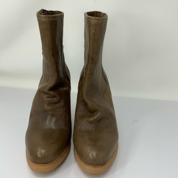 Stuart Weitzman Bootscout Hidden-Wedge Booties. - Picture 5 of 11